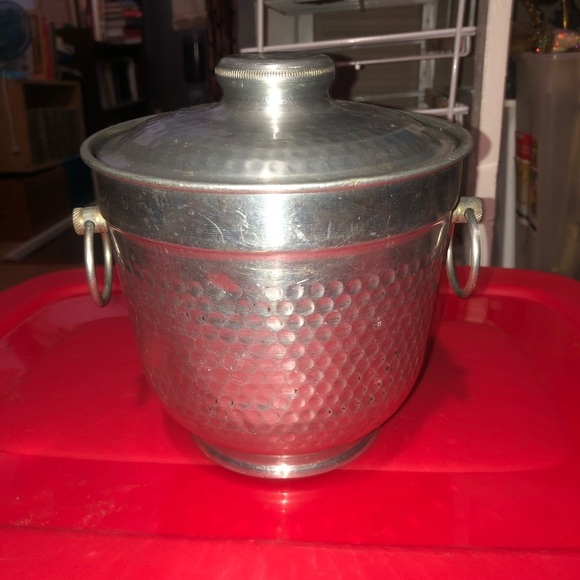 Vintage hammered aluminum ice bucket with lid. Man cave, bar accessories-used - Picture 6 of 7